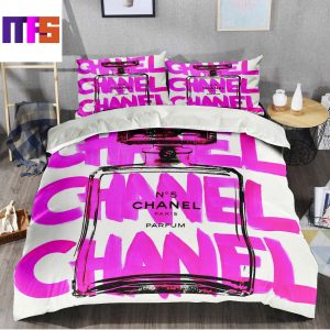 Best Chanel No.5 Black Perfume Bottle With Trending Purple Chanel Pattern In White Background Queen Bedding Set